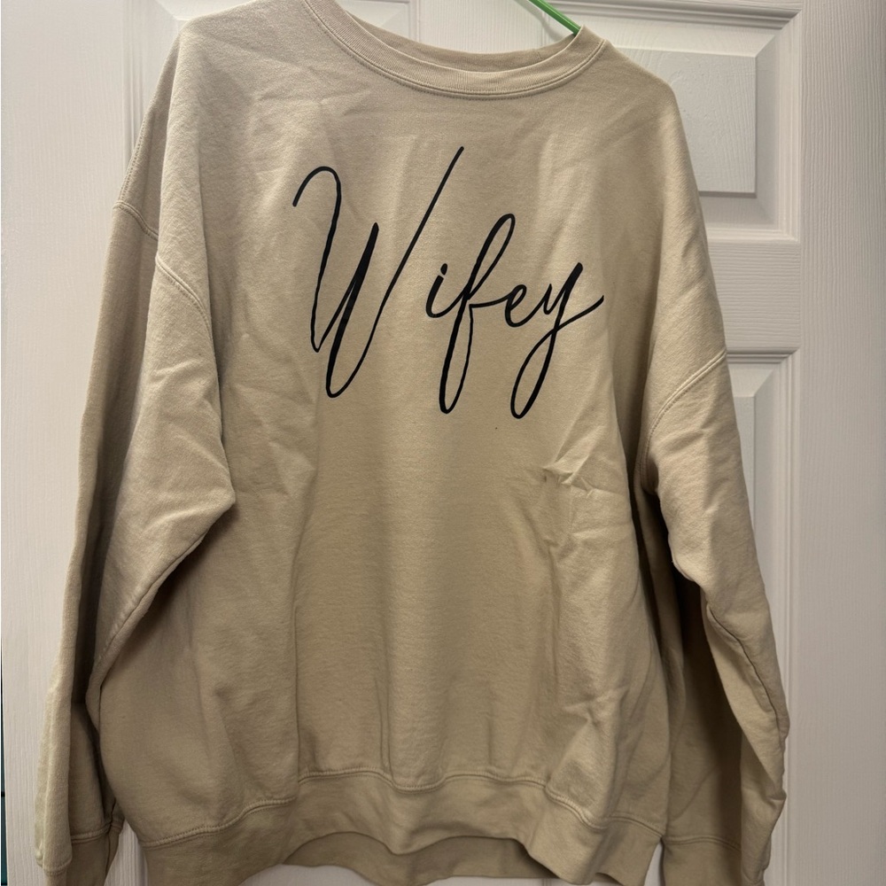 Gildan Cream Sweatshirt with Graphic Print